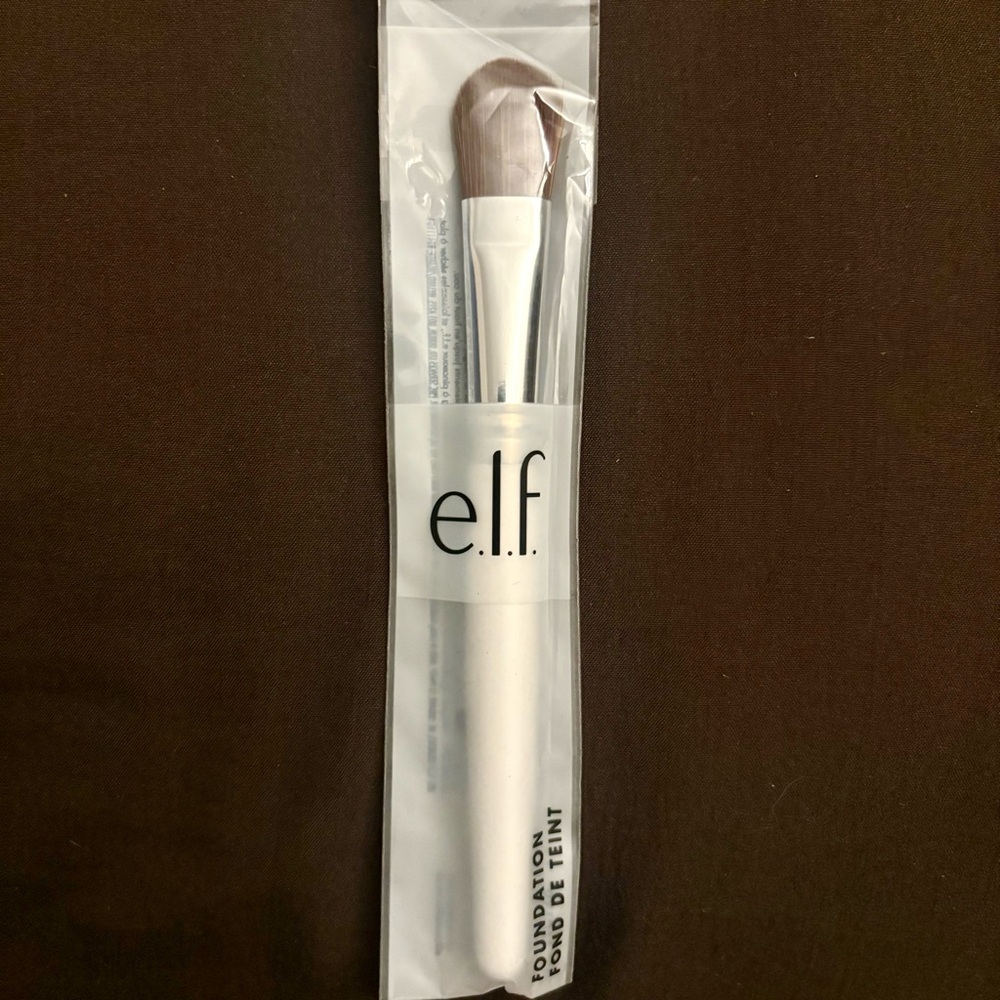 (3 for $15 MUST BUNDLE) e.l.f. Cosmetics Foundation Brush